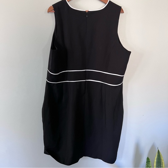 Eloquii Black Sheath Dress with White Trim • 22 - Picture 2 of 10